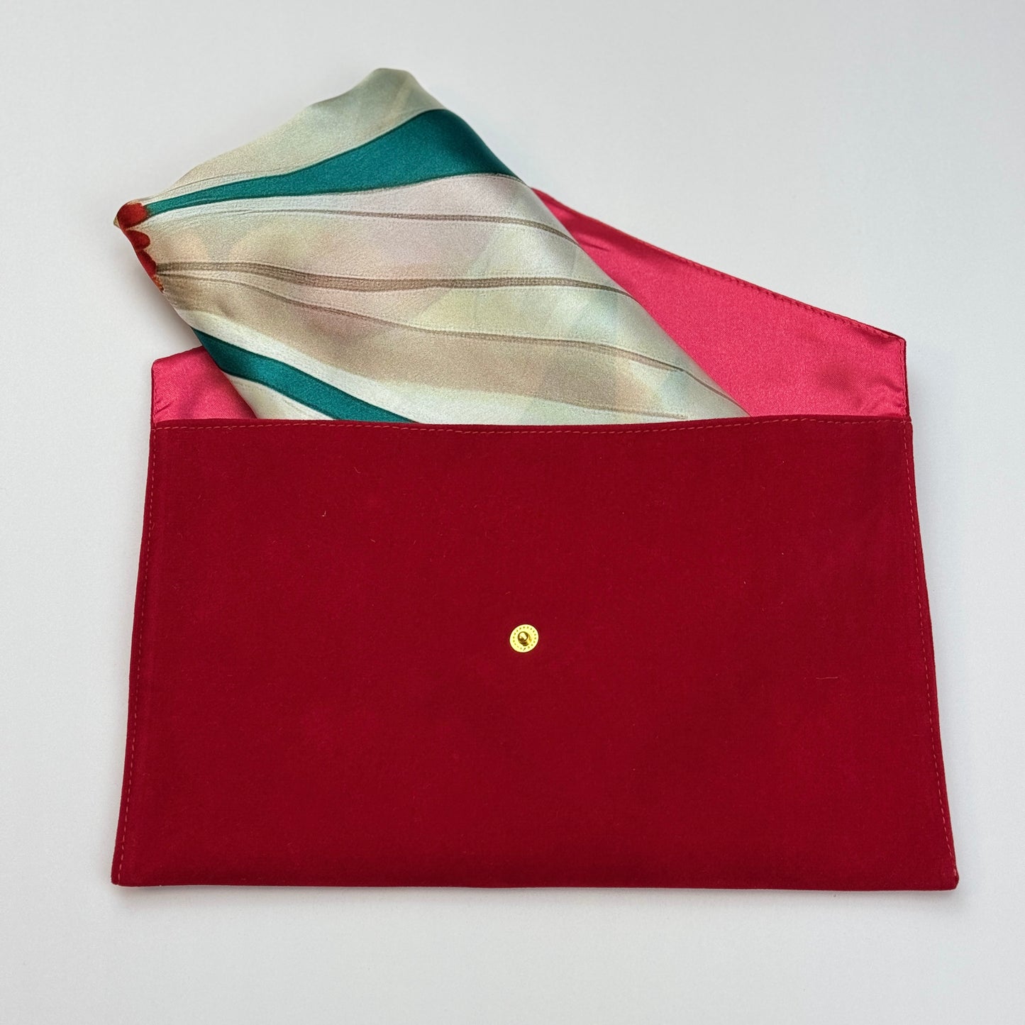 Satin-Seidentuch mit lebhaften Margeriten: Inspiriert von David Hockney