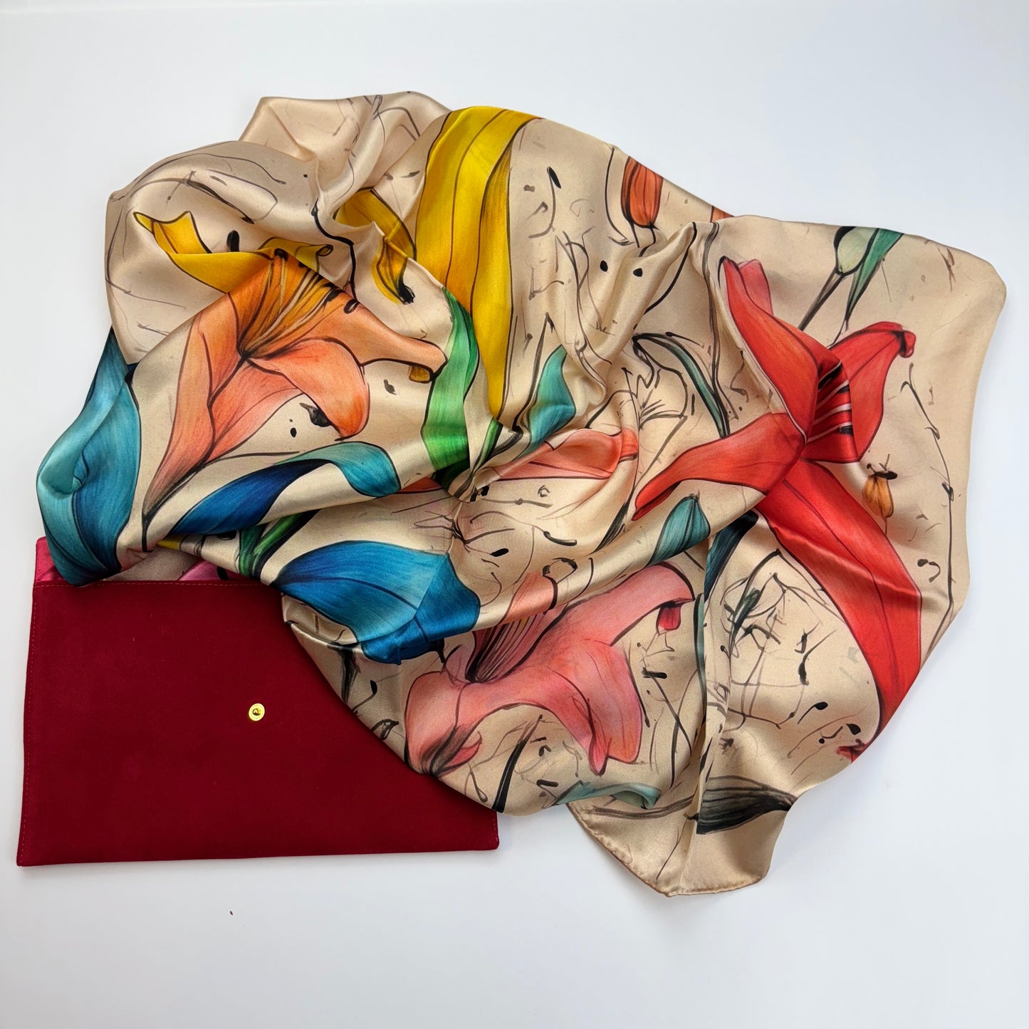 Lebendiges Lilien-Halstuch aus Satin-Seide: Inspiriert von Joan Miró