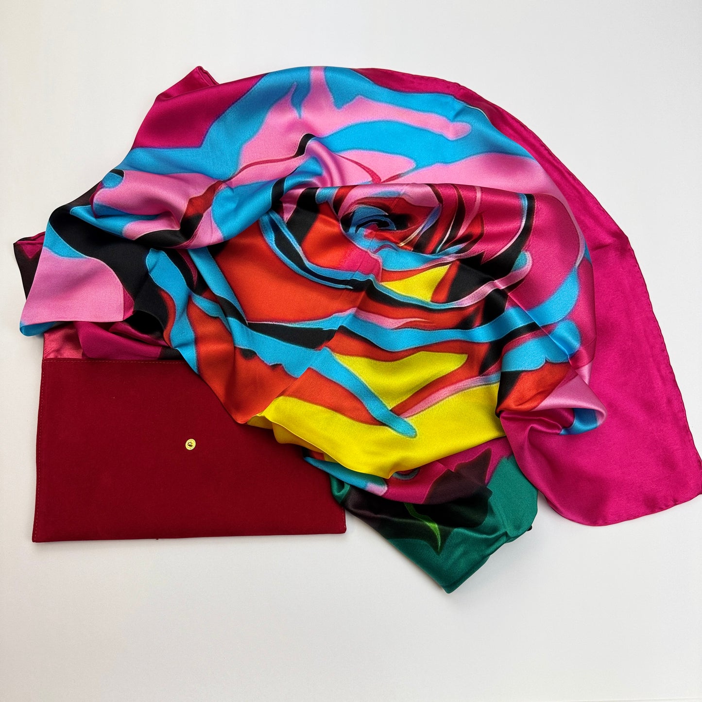 Kultiges Seidentuch aus Satin mit einer Rose: Inspiriert von Andy Warhol
