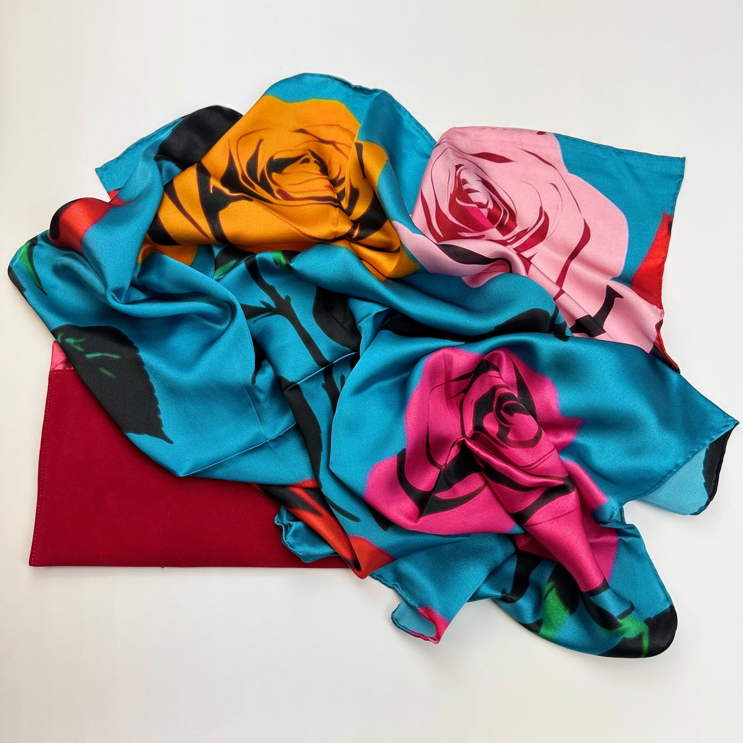 Foulard in raso di seta Pop Art Roses: ispirato ad Andy Warhol